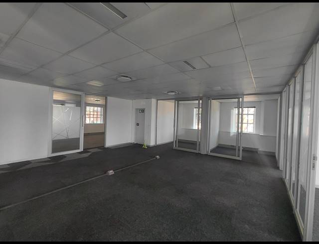 283M² OFFICE TO LET IN BRYANSTON
